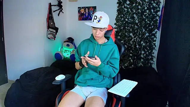 Snapshot of twink_sebas_ chatting on February 8, 2025, 9:25 pm twink sebas online show from February 8, 2025, 9:25 pm