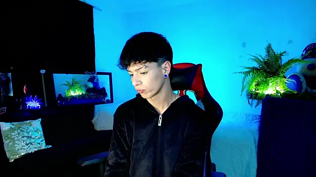 Snapshot of twink_sebas_ chatting on October 7, 2025, 5:04 am twink sebas online show from October 7, 2025, 5:04 am