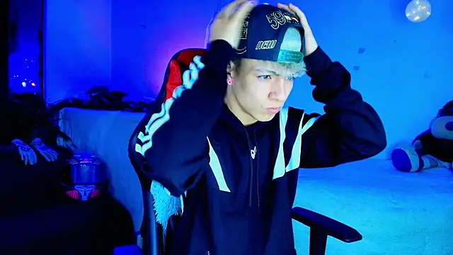 Snapshot of twink_sebas_ chatting on November 18, 2025, 3:34 am twink sebas online show from November 18, 2025, 3:34 am