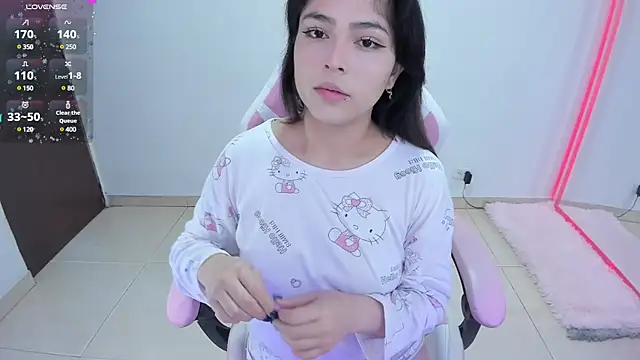 Snapshot of misshoneyxxx chatting on December 7, 2024, 10:17 pm misshoneyxxx online show from December 7, 2024, 10:17 pm