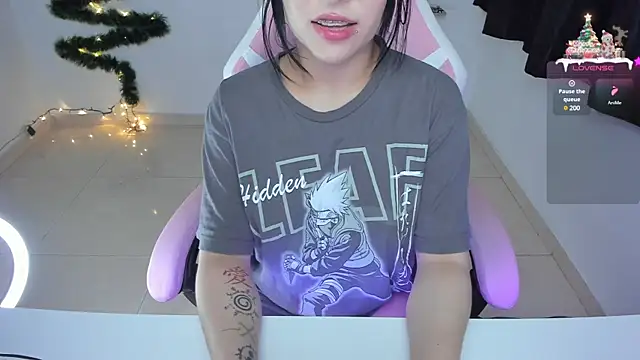 Snapshot of misshoneyxxx chatting on December 19, 2024, 3:07 am misshoneyxxx online show from December 19, 2024, 3:07 am