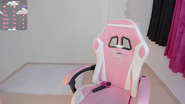 Snapshot of misshoneyxxx chatting on January 22, 2025, 3:52 am misshoneyxxx online show from January 22, 2025, 3:52 am