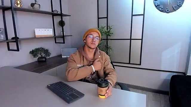 Andy Joy  online show from November 12, 2025, 11:43 am