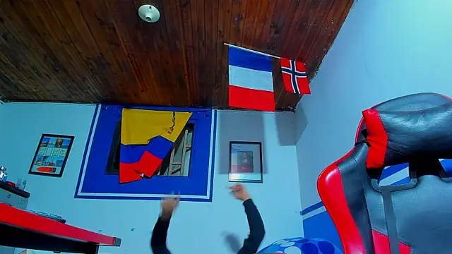 Snapshot of maxowens_oficial chatting on February 21, 2026, 10:33 pm maxowens oficial online show from February 21, 2026, 10:33 pm