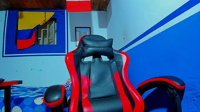 Snapshot of maxowens_oficial chatting on February 22, 2026, 7:45 pm maxowens oficial online show from February 22, 2026, 7:45 pm