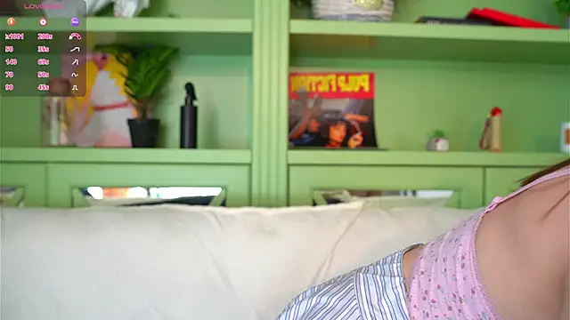 LindaFarmer online show from April 16, 2026, 4:57 am