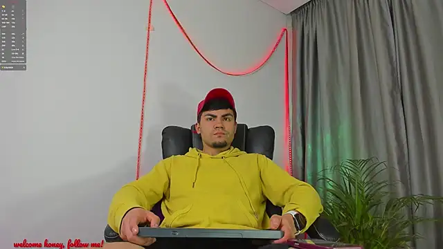 kalivan voinesscu online show from October 6, 2025, 5:27 am