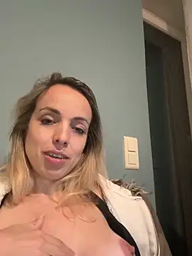 Annelibre online show from November 1, 2025, 12:01 am