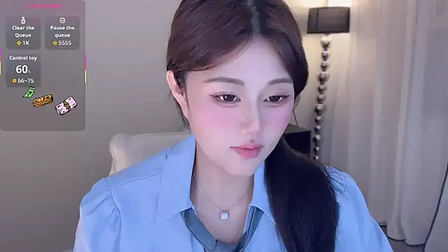 Strawberrybabyy1 online show from September 30, 2025, 3:50 pm