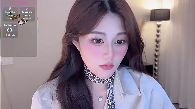 Strawberrybabyy1 online show from October 20, 2025, 11:21 am