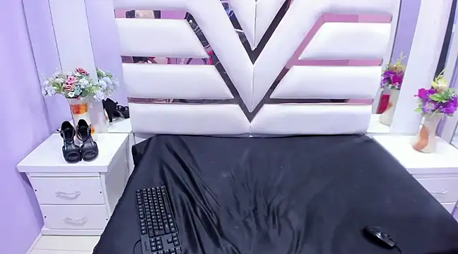 CataleyaLars20 online show from December 26, 2024, 4:04 pm