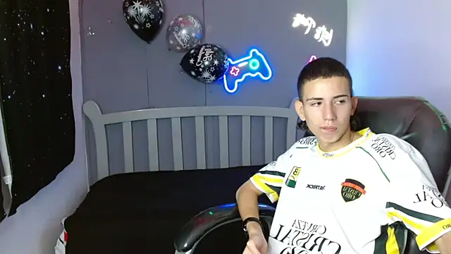 Snapshot of JackSwan18 chatting on January 7, 2025, 12:31 pm JackSwan18 online show from January 7, 2025, 12:31 pm