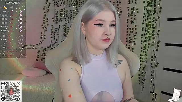 chillycharm online show from February 11, 2025, 10:39 pm