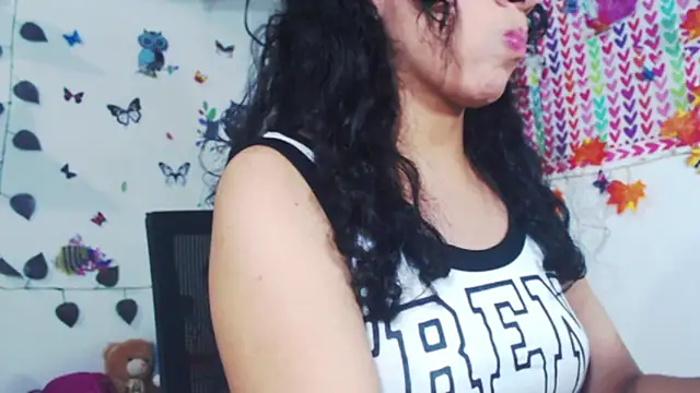 Snapshot of Alisxon4u chatting on February 11, 2025, 4:11 am Alisxon4u online show from February 11, 2025, 4:11 am