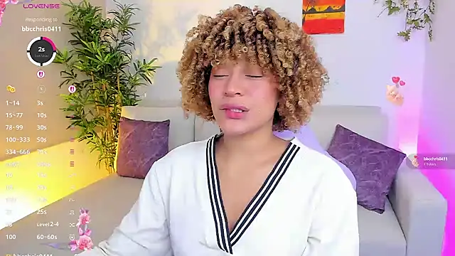 natty romanof 18 online show from April 14, 2026, 12:11 pm