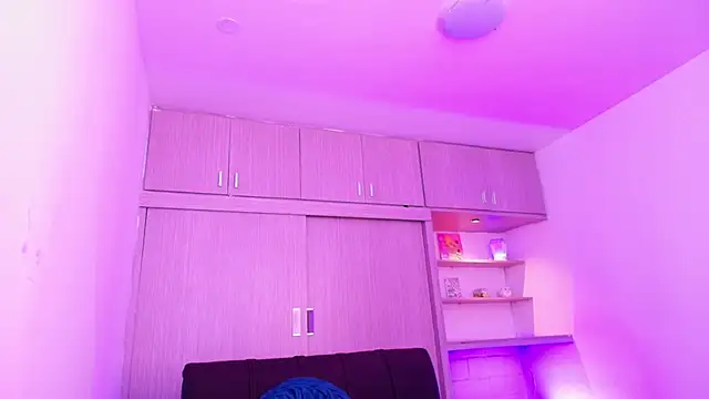 Shenoa1 online show from March 13, 2025, 5:28 pm