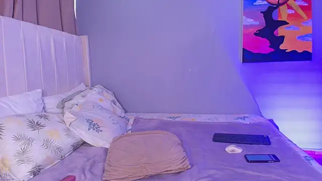 Shenoa1 online show from November 7, 2025, 2:39 pm