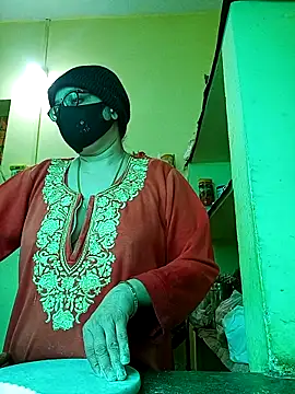 Snapshot of heenage chatting on December 23, 2025, 5:27 am heenage online show from December 23, 2025, 5:27 am