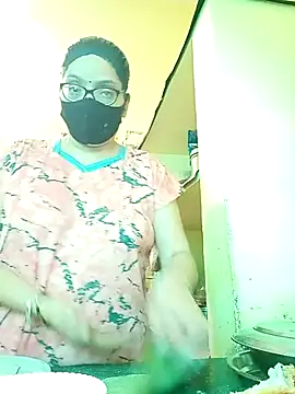 Snapshot of heenage chatting on January 12, 2026, 7:57 am heenage online show from January 12, 2026, 7:57 am