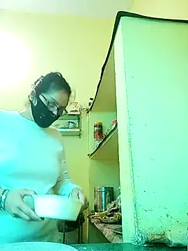 Snapshot of heenage chatting on January 15, 2026, 6:29 am heenage online show from January 15, 2026, 6:29 am