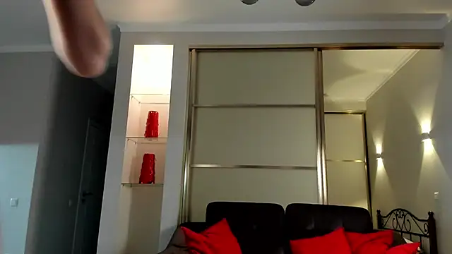 Emma Flin online show from January 8, 2025, 10:48 am