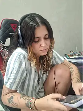 luuhcat09 online show from April 15, 2026, 6:15 pm