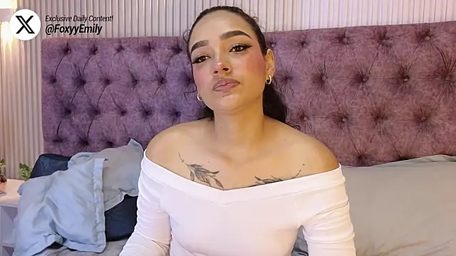 EMILYY FOXY online show from October 17, 2025, 7:16 pm