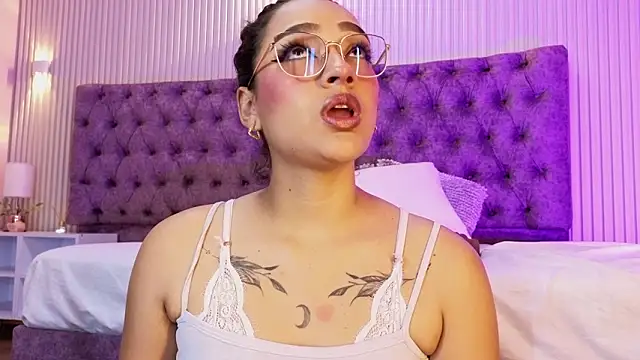 EMILYY FOXY online show from March 5, 2026, 7:21 pm