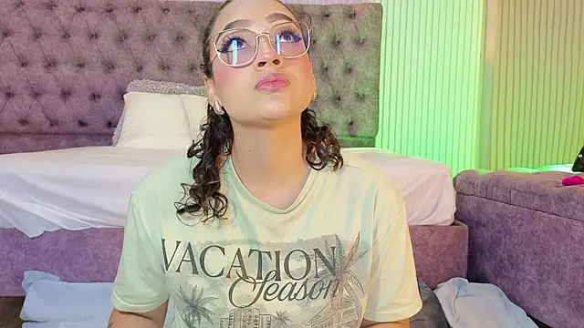 EMILYY FOXY online show from March 6, 2026, 6:59 pm