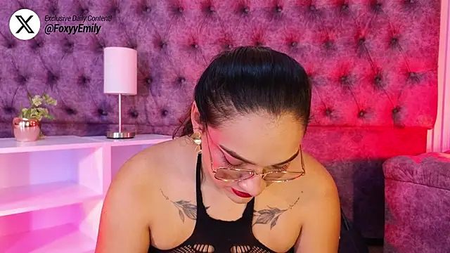 Snapshot of EMILYY_FOXY chatting on May 17, 2026, 7:10 pm EMILYY FOXY online show from May 17, 2026, 7:10 pm
