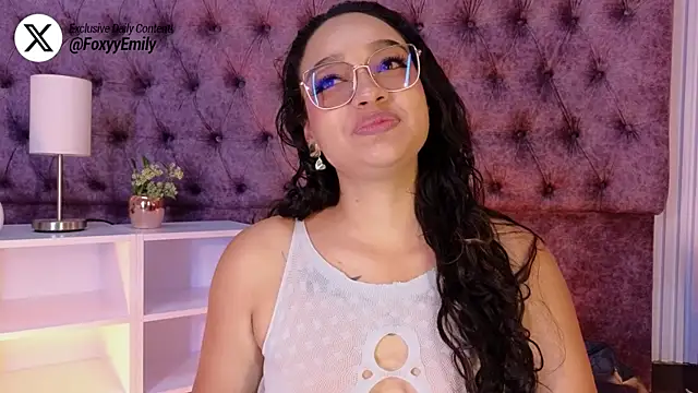 Snapshot of EMILYY_FOXY chatting on May 21, 2026, 8:05 pm EMILYY FOXY online show from May 21, 2026, 8:05 pm