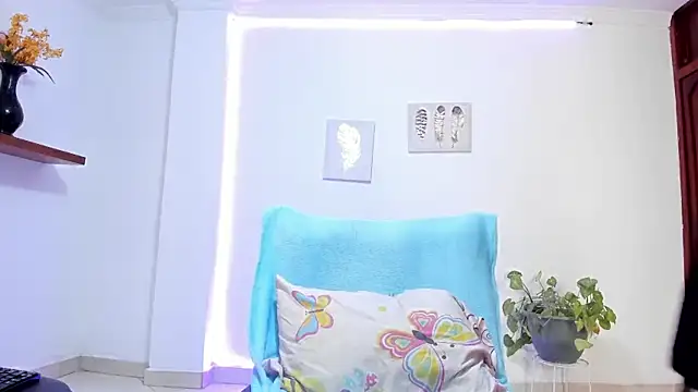 anniesweet- online show from December 19, 2025, 1:07 pm