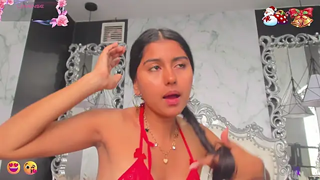 Snapshot of Emmy_Cute18 chatting on December 28, 2024, 5:35 pm Emmy Cute18 online show from December 28, 2024, 5:35 pm
