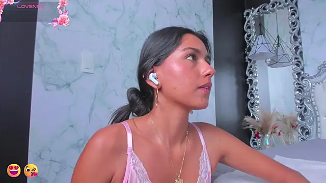 Snapshot of Emmy_Cute18 chatting on January 2, 2025, 5:29 pm Emmy Cute18 online show from January 2, 2025, 5:29 pm