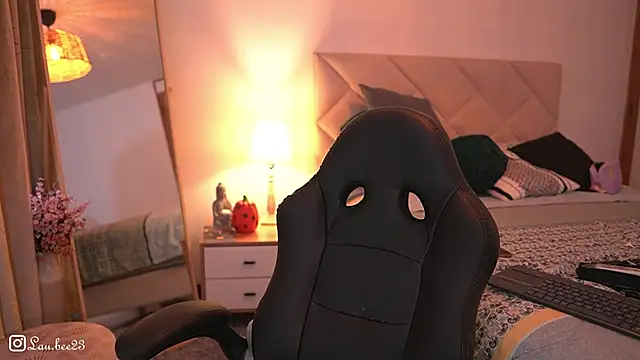 Lau Bee online show from October 30, 2025, 6:41 pm