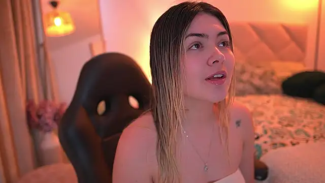 Lau Bee online show from November 25, 2025, 5:35 pm