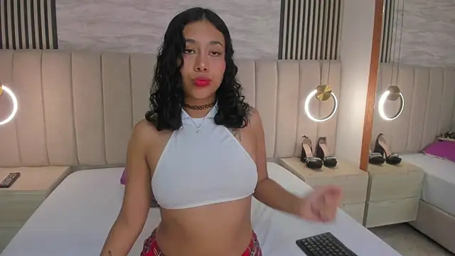 laura smith33 online show from October 15, 2025, 2:39 pm