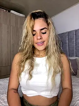 Snapshot of ZoeJohnsoon chatting on October 16, 2025, 4:30 pm ZoeJohnsoon online show from October 16, 2025, 4:30 pm