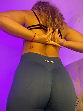 ZoeJohnsoon online show from February 18, 2026, 10:17 pm