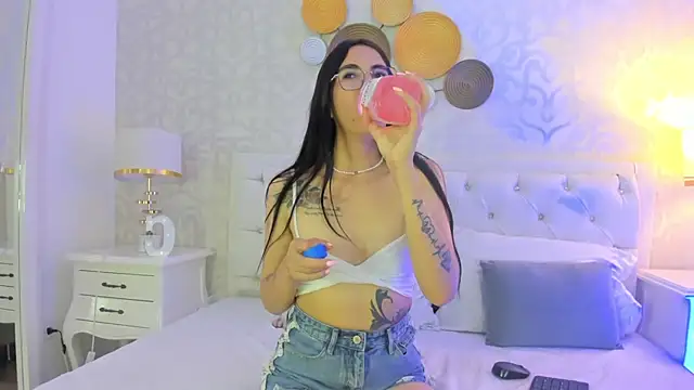 Snapshot of Clarisse28 chatting on January 8, 2025, 7:34 pm Clarisse28 online show from January 8, 2025, 7:34 pm