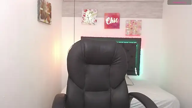 Nahomi-Hill online show from January 11, 2025, 9:04 pm