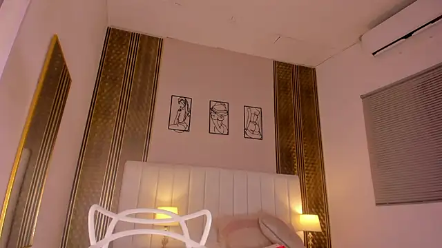 zoe sky  online show from March 25, 2026, 11:38 am