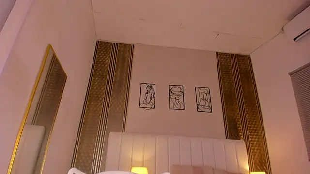 zoe sky  online show from March 27, 2026, 11:32 am