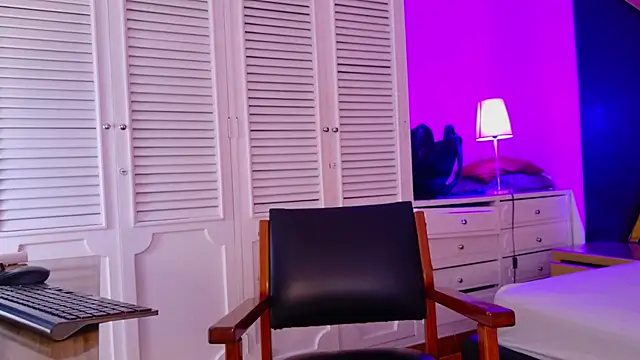 Adel Nesbiit online show from March 30, 2026, 7:48 pm