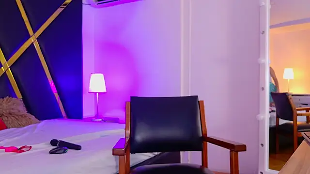 Adel Nesbiit online show from April 10, 2026, 7:40 pm