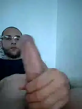 Snapshot of dblck27 chatting on December 11, 2024, 12:44 am dblck27 online show from December 11, 2024, 12:44 am
