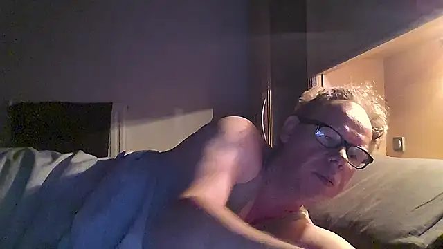 kinkyslet8 online show from September 11, 2025, 6:24 am