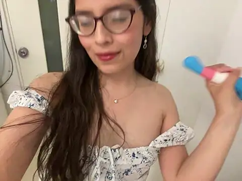 ForeverLola2024 online show from January 1, 2025, 6:05 am