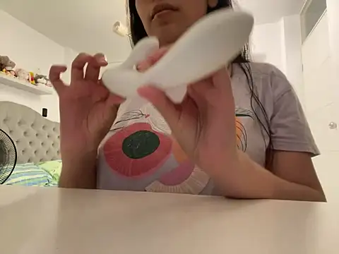 ForeverLola2024 online show from March 4, 2025, 4:06 am