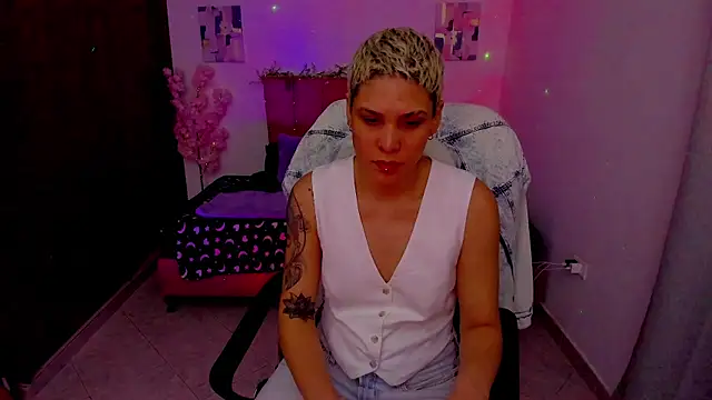 Charlee pink online show from October 7, 2025, 1:14 am